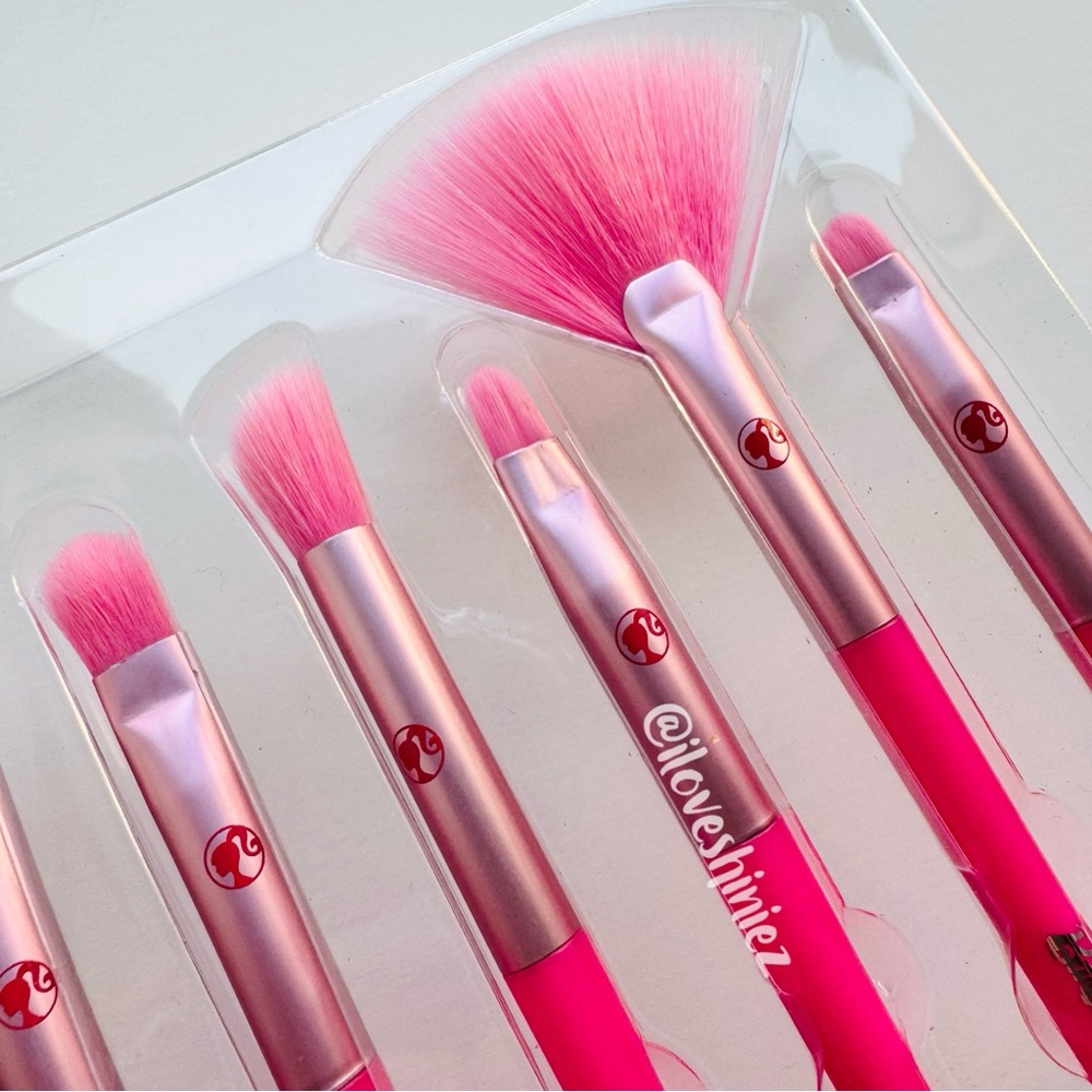 •Barbie for MINISO• Collection Makeup Brushes Set (8 pcs) - Picture 6 of 11